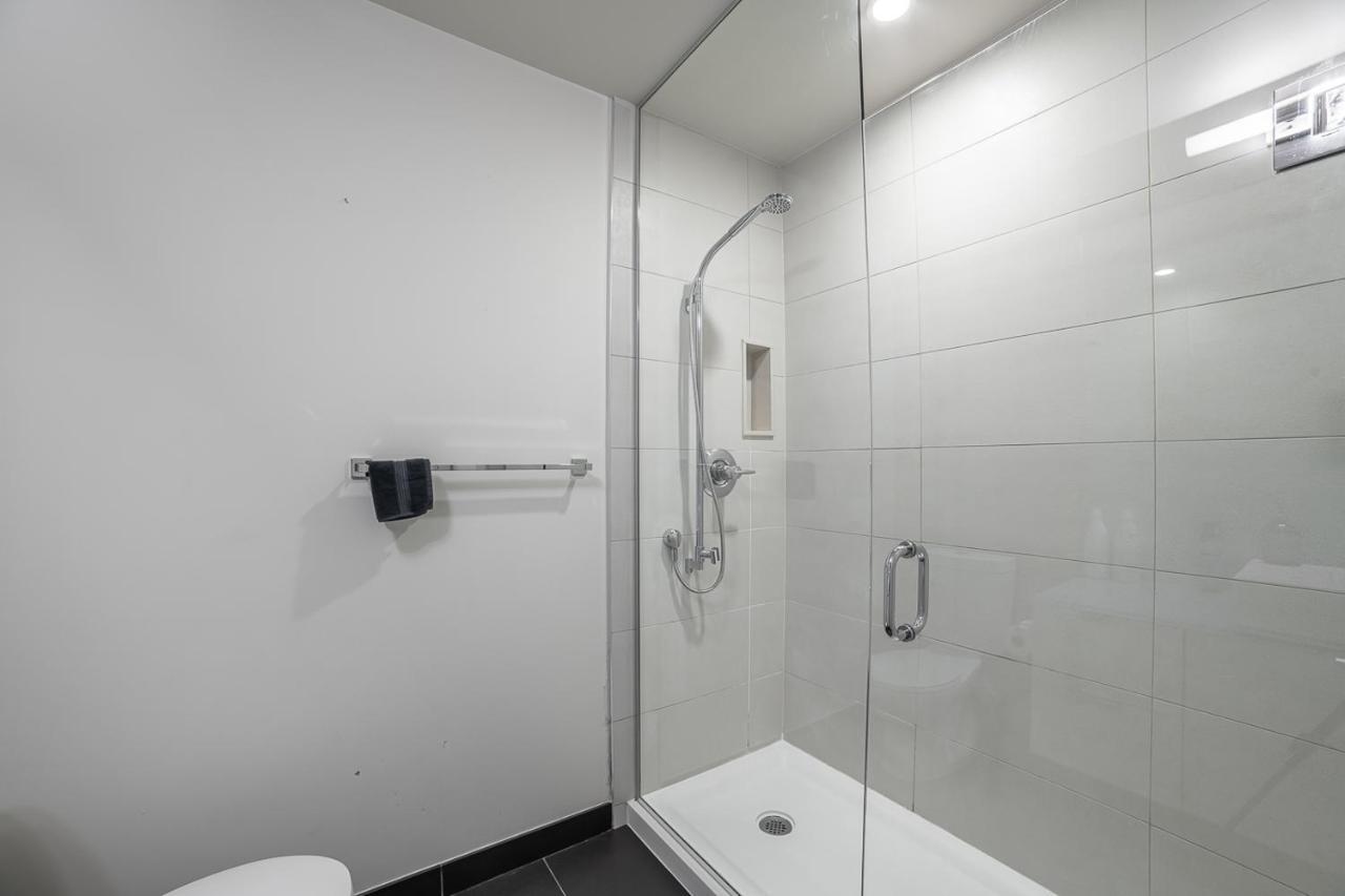 Designer Condo W/ Cn Tower View & Parking Toronto Exteriér fotografie